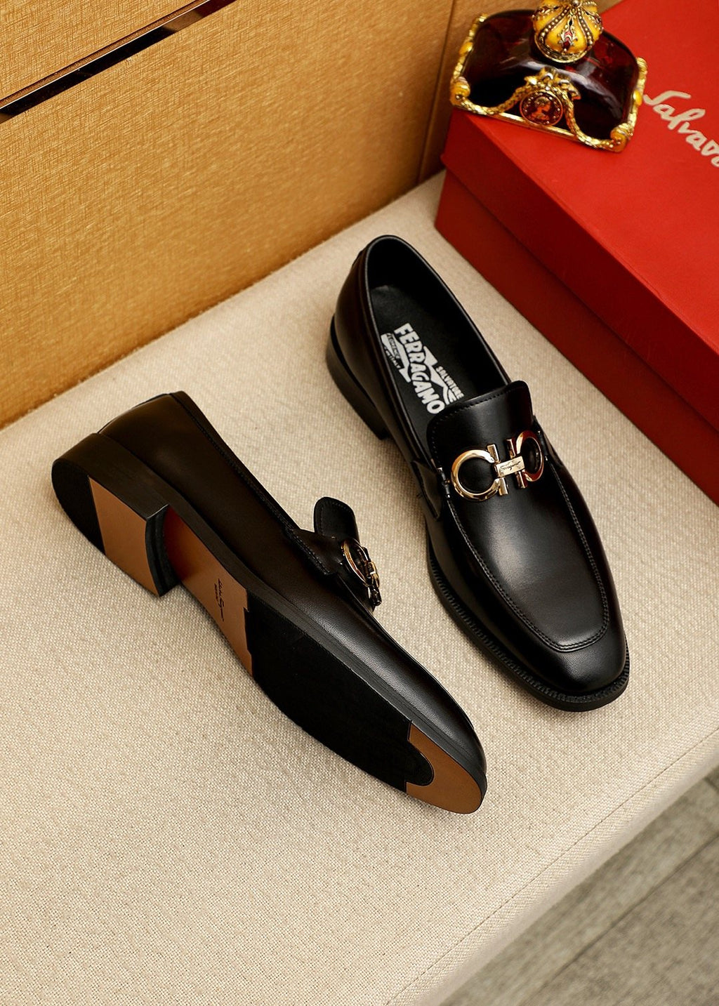Ferragamo Men's Black Hardware Loafers - Rounded Toe