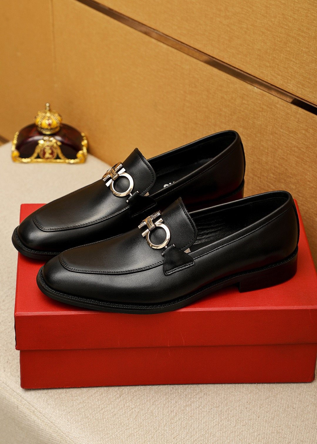 Ferragamo Men's Black Hardware Loafers - Rounded Toe
